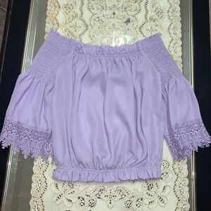 Light purple cropped blouse with crochet sleeve cuffs